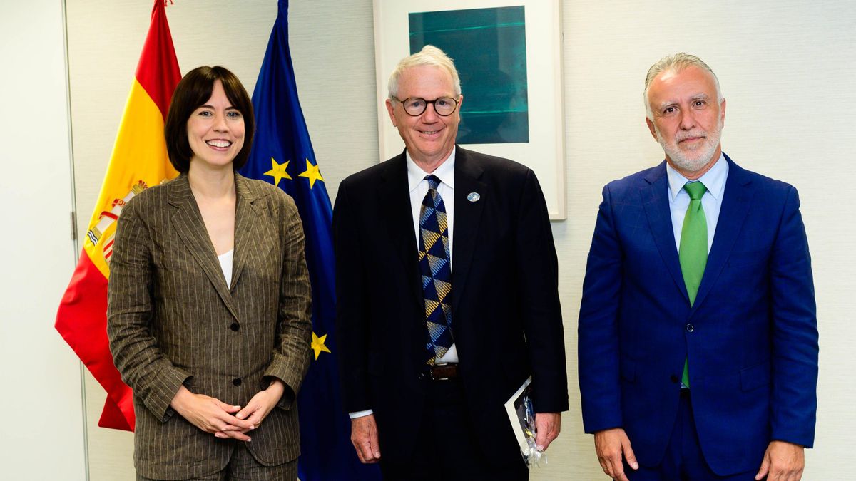 La ministra de Ciencia, Innovación y Universidades, Diana Morant; el director ejecutivo del Observatorio Internacional del Telescopio de Treinta Metros, Robert Kirshner, y el ministro de Política Territorial y Memoria Democrática, Ángel Víctor Torres.