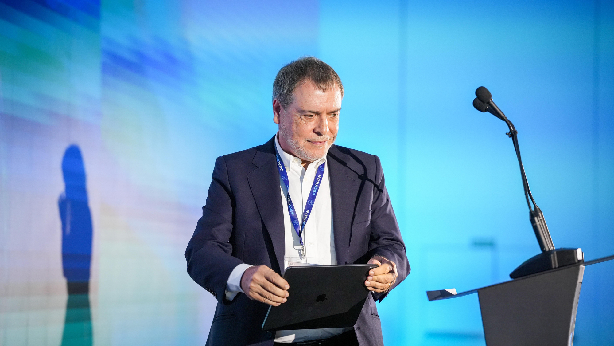 El ministro de Industria y Turismo, Jordi Hereu, y el alcalde de Córdoba, José María Bellido, durante la apertura del Foro Internacional de Defensa Indudef