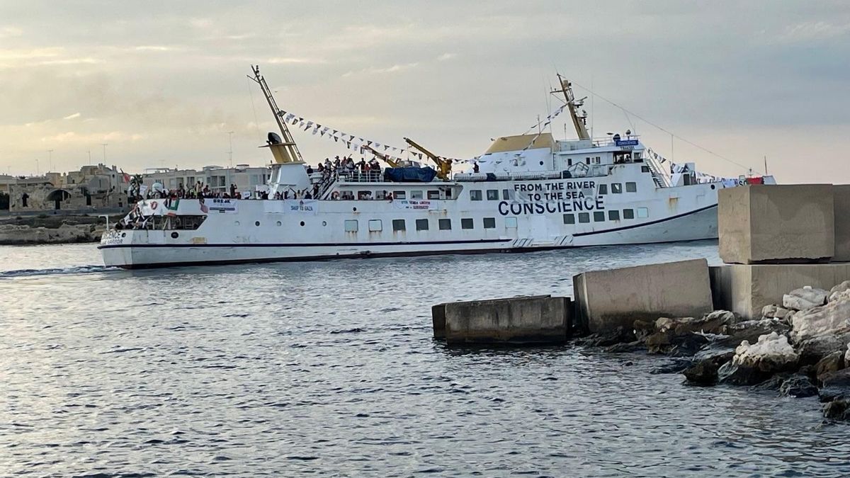 El barco 'Conscience', miembro de la flotilla que navega rumbo a Gaza.