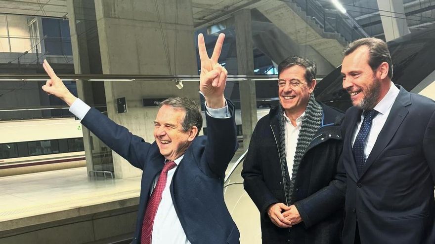 La Junta Electoral censura la llegada de Óscar Puente a Vigo con los Reyes Magos para anunciar los nuevos trenes AVE