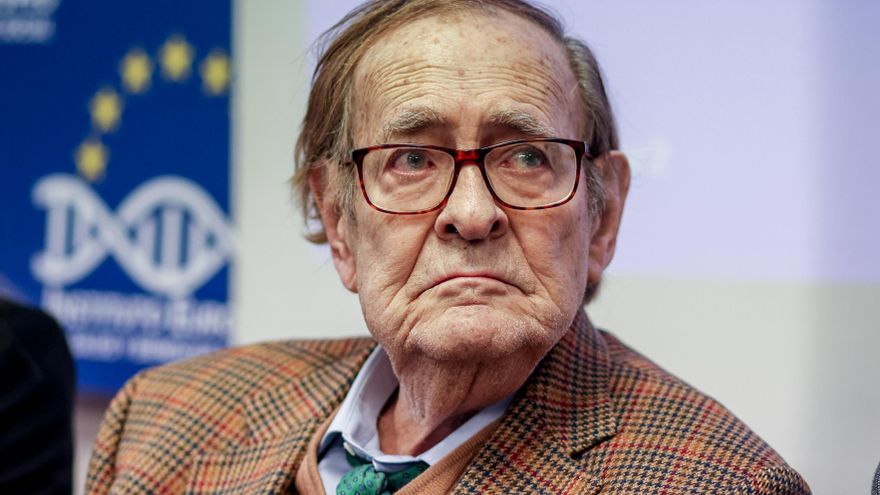 Archivo - El exdiputado en las Cortes Generales y economista, Ramón Tamames, durante la cumbre TransVision, una conferencia internacional sobre biostasis o criopreservación humana (congelación), a 12 de noviembre de 2022, en Madrid (España).