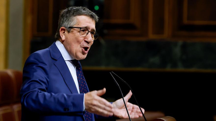 El portavoz del PSOE en el Congreso, Patxi López interviene tras la comparecencia del jefe del Ejecutivo para dar explicaciones de los casos judiciales que afectan a su entorno político este miércoles en el Congreso de los Diputados en Madrid. EFE/J.J.Guillén