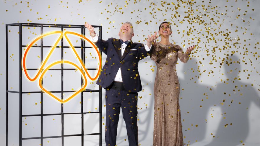 Cristina Pedroche y Alberto Chicote preparan con confeti las Campanadas de Antena 3