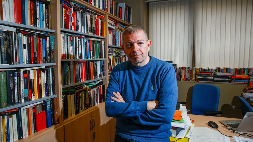 Carles Viñas, experto en extrema derecha: "Abandonar ahora X puede acentuar la difusión de discursos de odio"