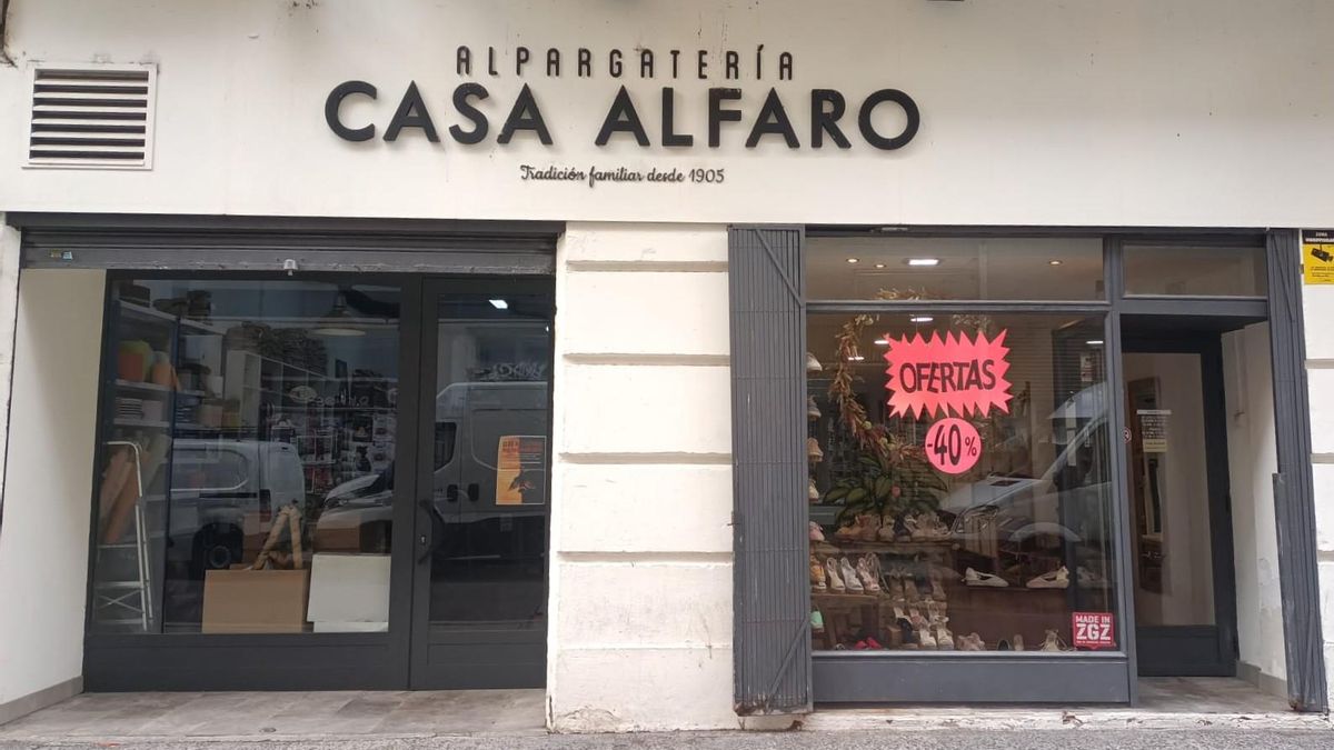 Entrada a la alpargatería Casa Alfaro, en la calle de San Lorenzo de Zaragoza.