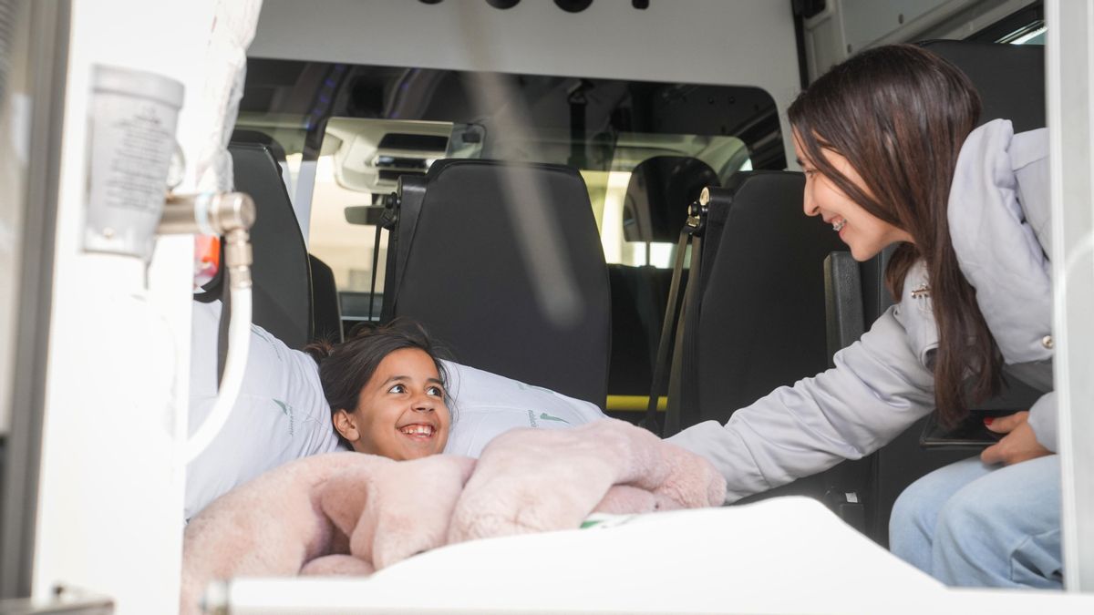 La hija de Fidel saliendo del Hospital Reina Sofía