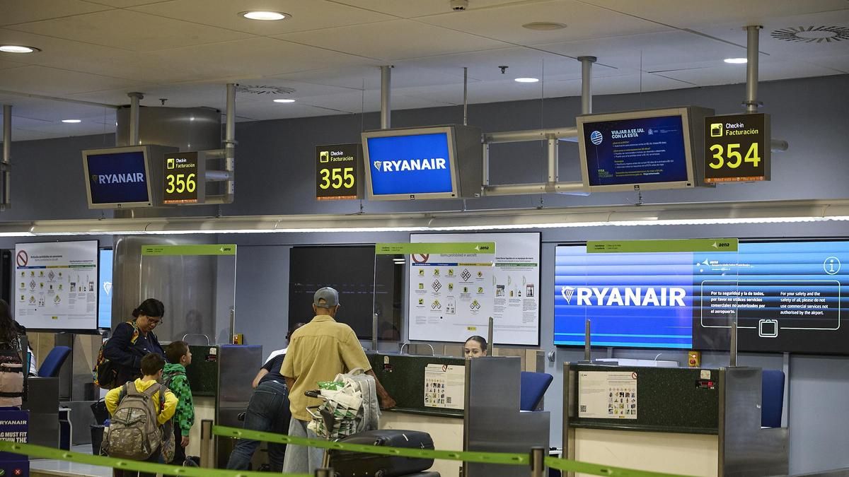 Ryanair gana 538 millones hasta junio, un 34% menos por el alza del combustible y la bajada de las tarifas