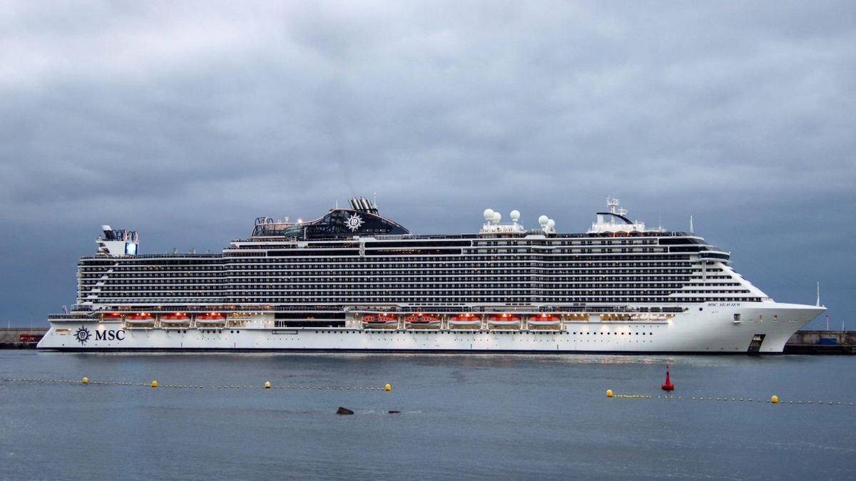El imponente crucero MSC Seaview ‘estrena’ el Puerto de Santa Cruz de La Palma.