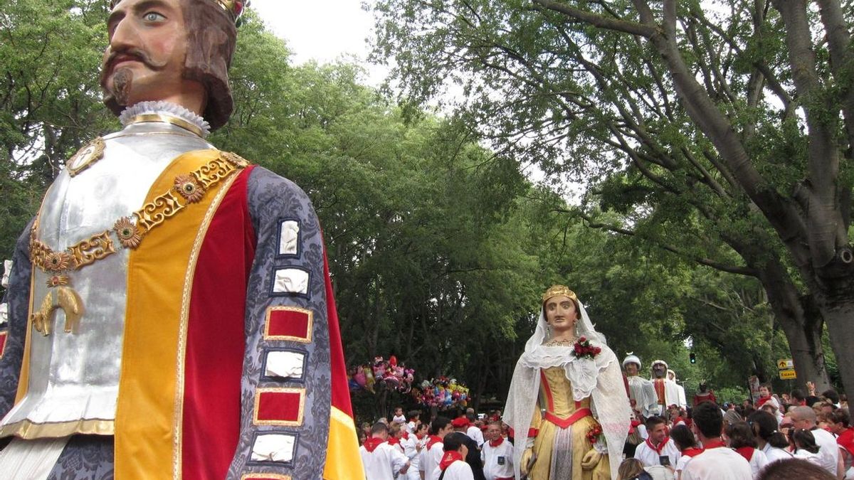 El Ayuntamiento contrata a la Asociación Cultural Gigantes de Pamplona para las actividades de la Comparsa
