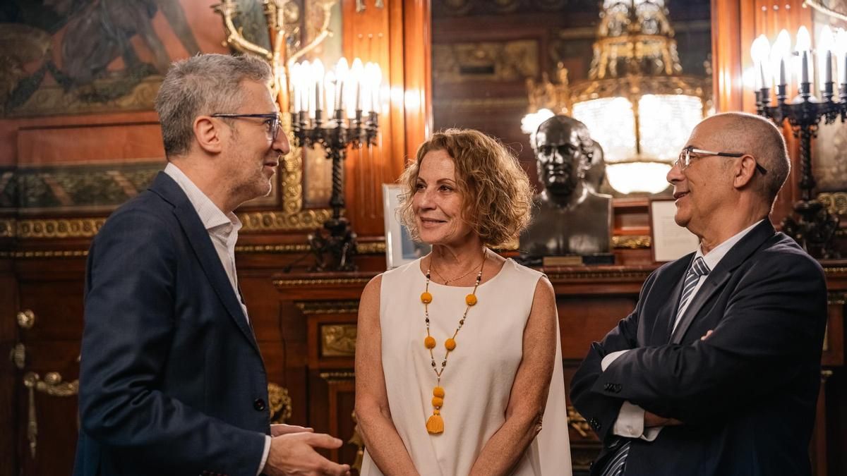 El ministro de Hacienda, Arcadi España, la exdirectora de la Agencia Tributaria, Soledad Fernández, y el nuevo director, Antonio Ansón.