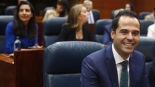 Ignacio Aguado (Ciudadanos), en primer plano, delante de Rocío Monasterio (Vox).