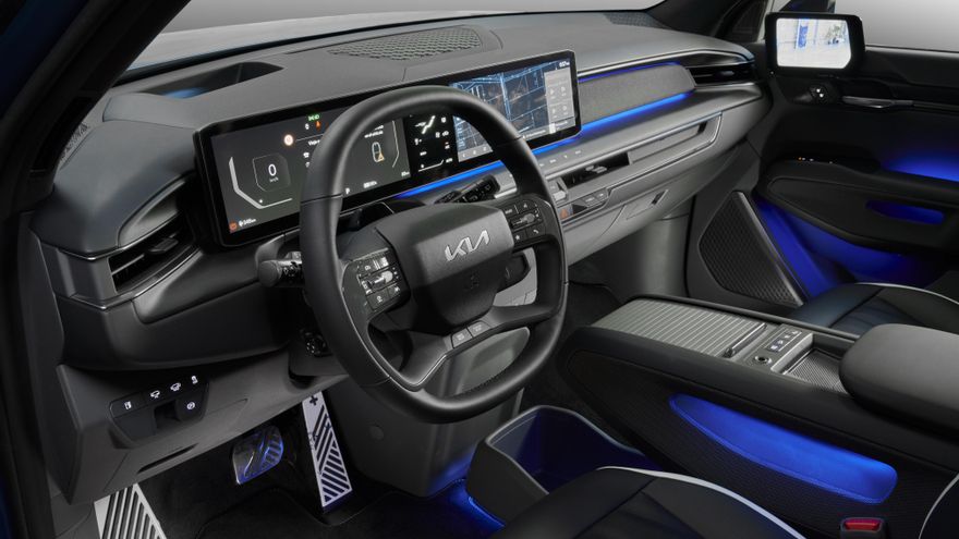 Triple pantalla panorámica y retrovisores digitales, opcionales, del EV9.