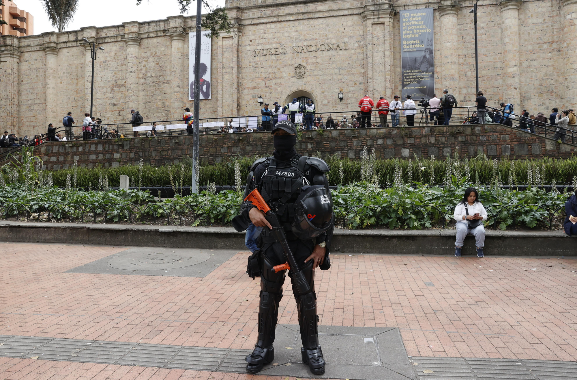 La Policía Antidisturbios, frente a la protesta en el Museo Nacional de Colombia