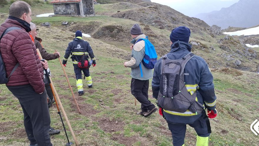 Equipos de rescate de Asturias y León buscan a un hombre desaparecido en el entorno del puerto de San Isidro