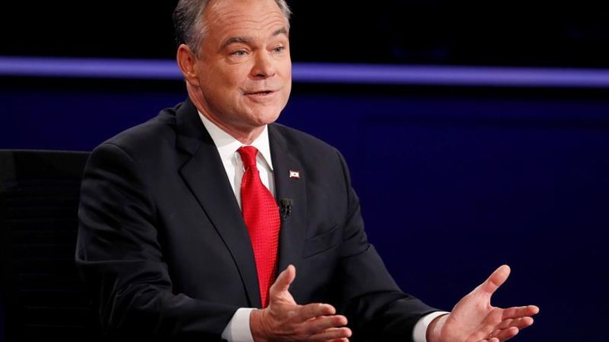 Kaine dice que le "aterra" pensar en Trump como comandante en jefe de EE.UU.