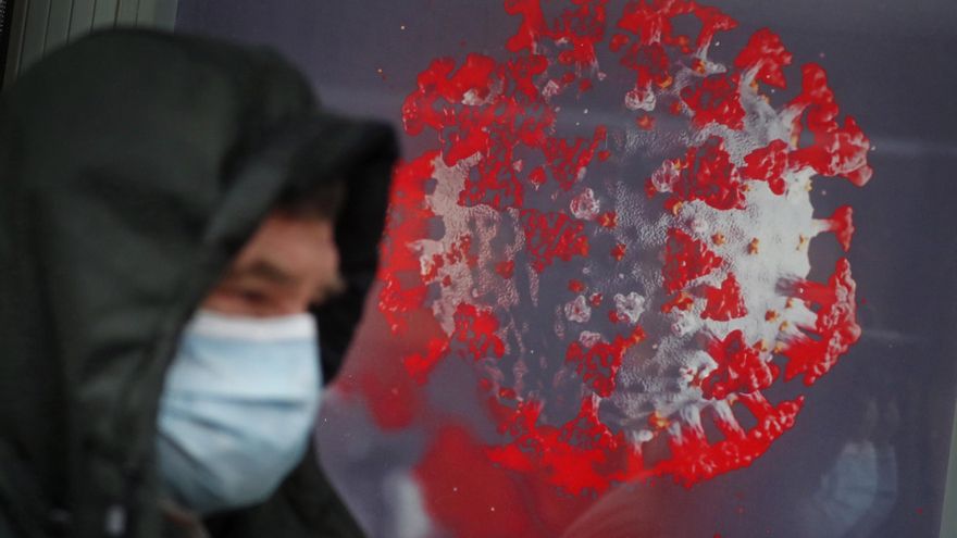 Rusia cumple seis días con menos de 35.000 casos diarios de coronavirus EFE/EPA/MAXIM SHIPENKOV