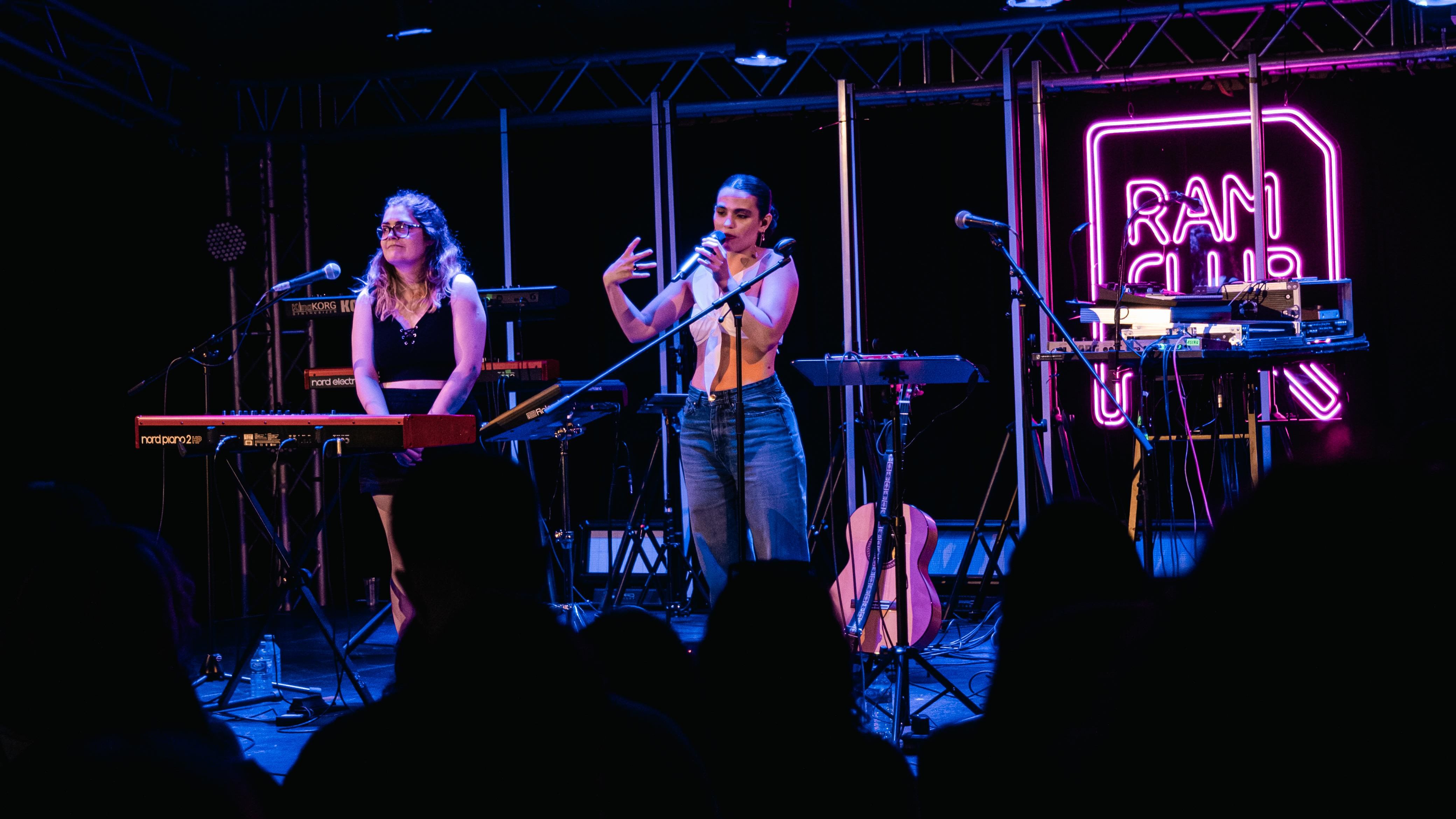 Un moment de l'actuació de La Maria en la I Festa pel Valencià d'elDiario.es.