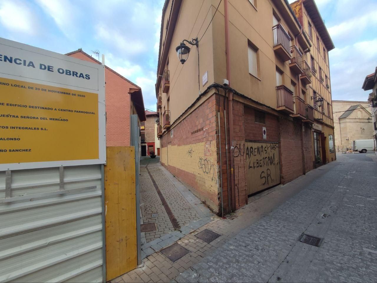 Calle Trastámara ya con libre acceso.