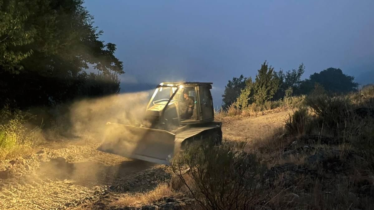 La Brigada Guzmán el Bueno X lucha contra el fuego en Castilla y León, en imágenes