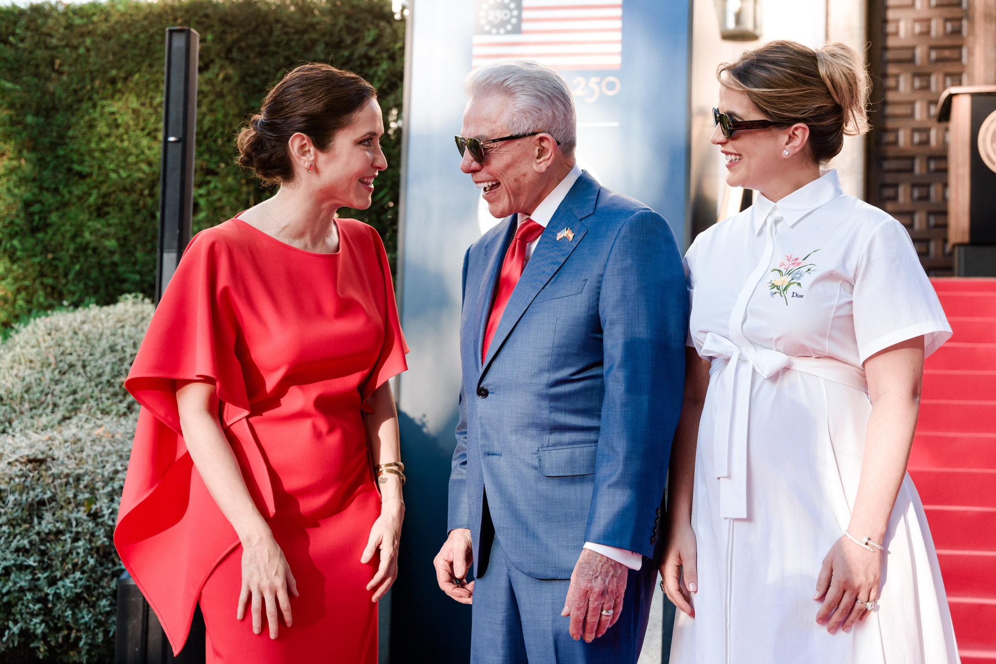 Díaz Ayuso con Benjamín León, embajador en España, en la fiesta por el 250º aniversario de la independencia de EEUU.