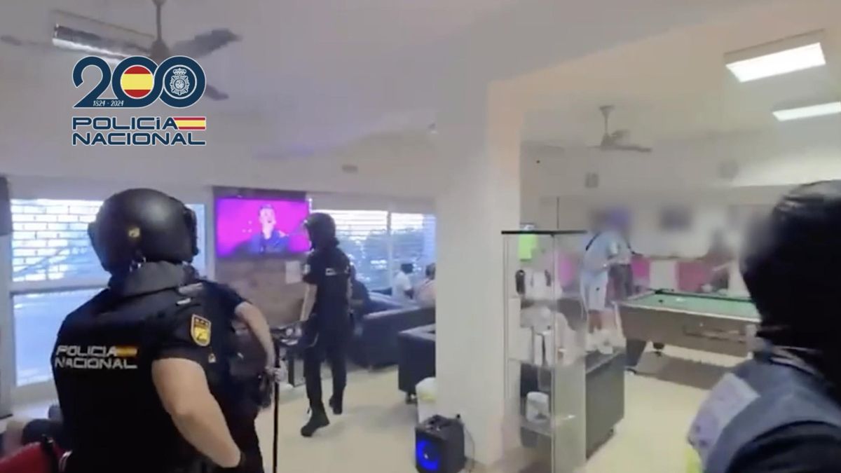 Momento del registro de una de las asociaciones cannábicas en el sur de Tenerife.