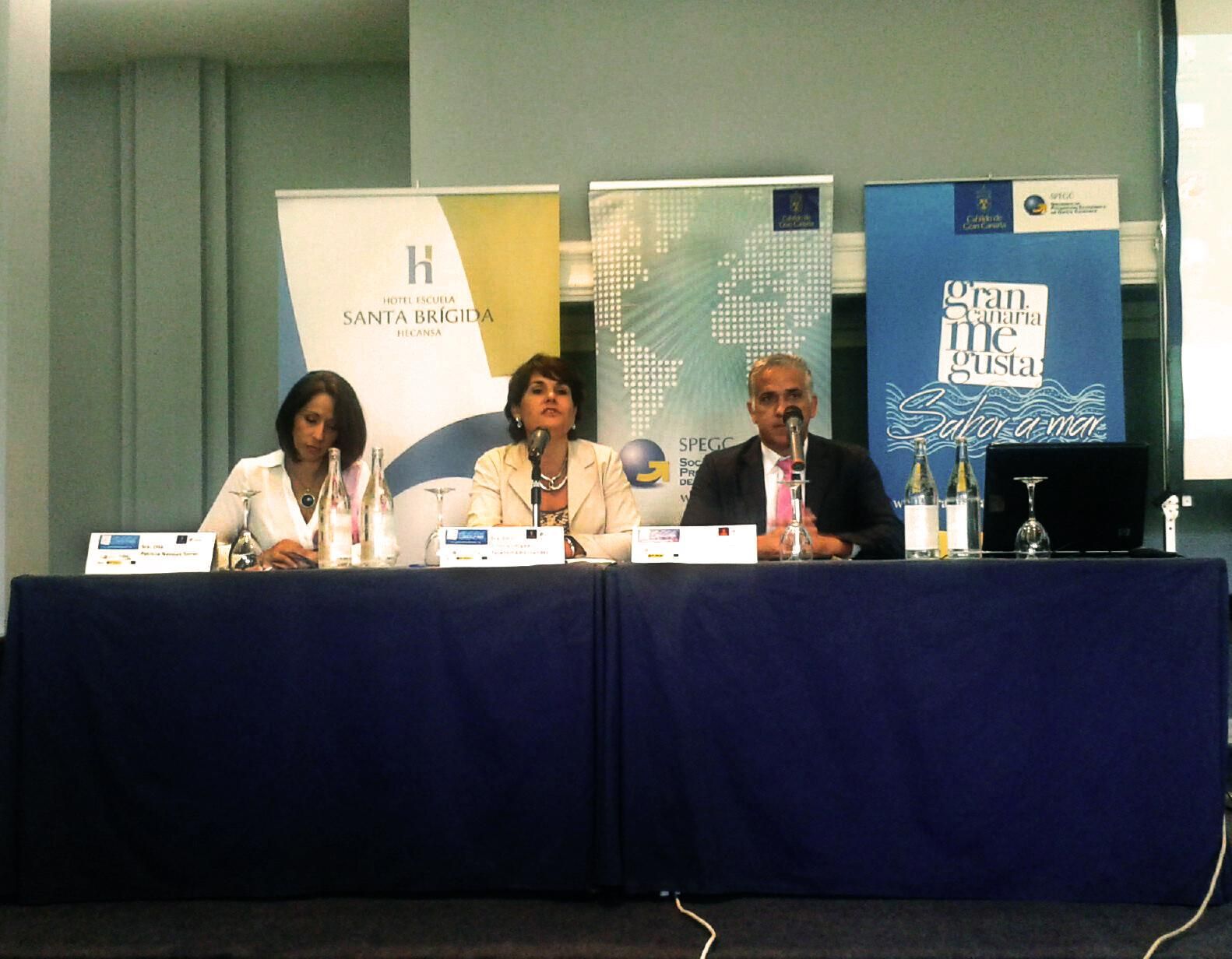 Jimena Delgado, Pedro Calero Lesmes y Patricia Navajas durante la II Jornada 'Gran Canaria me gusta, sabor a mar'. (Carlota VE)