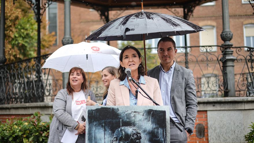 PSOE y UGT exigen a Almeida reponer la placa rota de Largo Caballero y mostrar "que fue destrozada de forma ilegal"