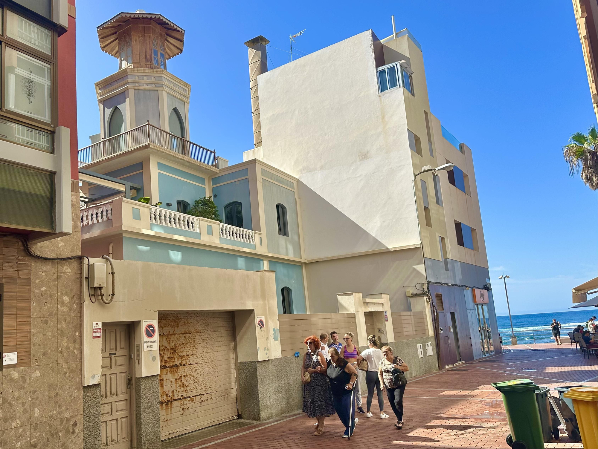 Casa de la Torre. Este chalé de balneario es una de las pocas casonas burguesas que sobreviven en la Playa de Las Canteras.