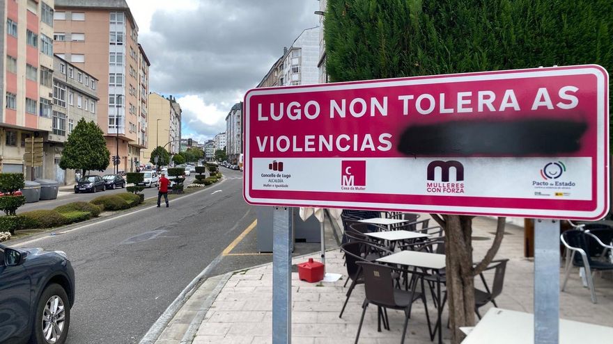 Vandalizan por segunda vez en un mes carteles contra la violencia machista en Lugo