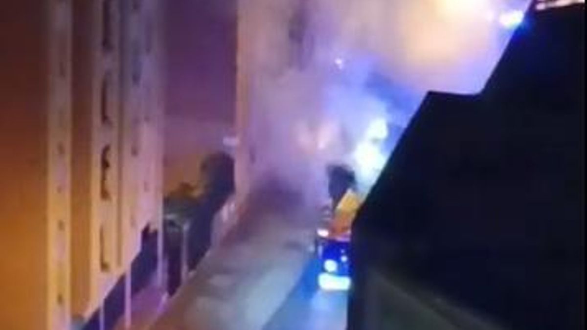 Arde un vehículo en plena vía en Las Palmas de Gran Canaria