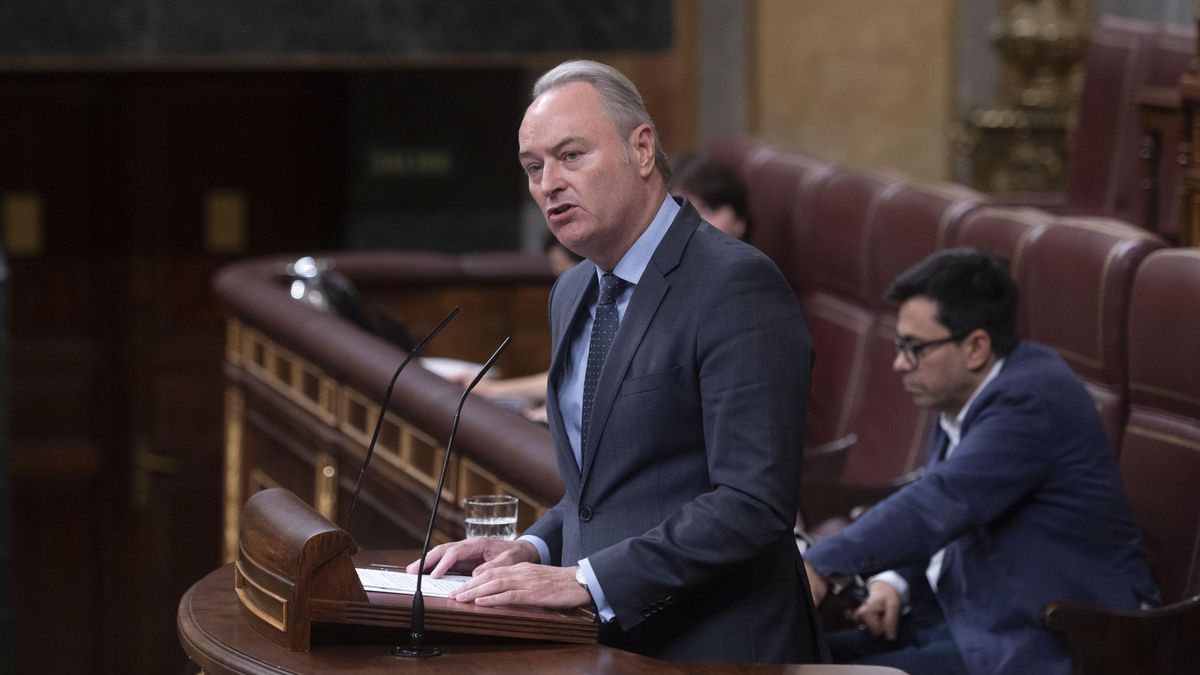Alberto Fabra deja la comisión de Defensa del Congreso y renuncia a 1.600 euros al mes por conflicto de intereses