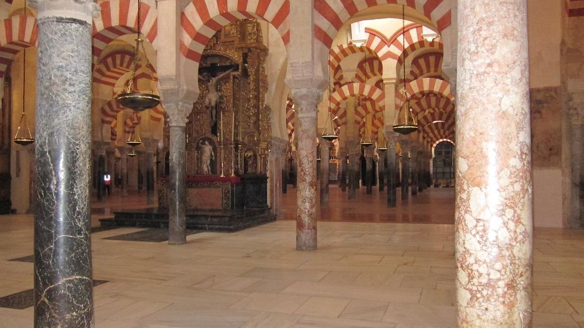 El Cabildo informa a la Junta que desde ahora usará la denominación 'Conjunto Monumental Mezquita-Catedral'