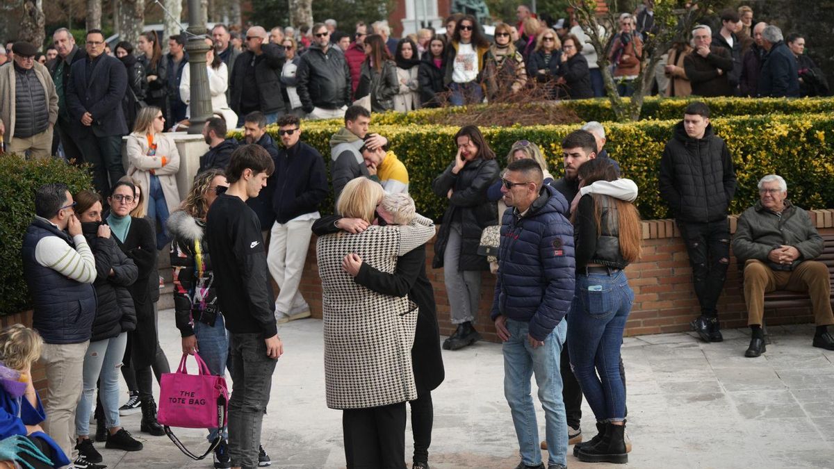 Concentración en Polanco, en memoria de Carlos Cubillas.