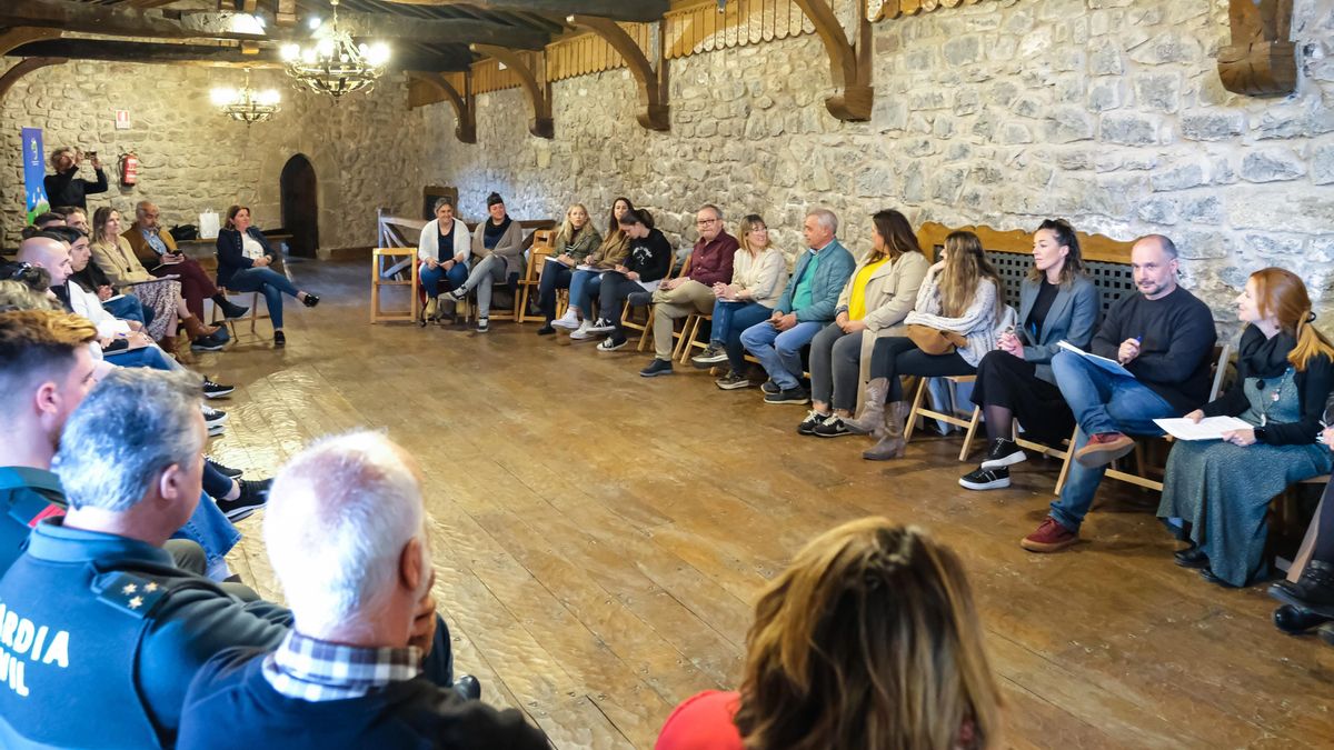 Reunión de la Mesa para la prevención de la soledad no deseada en Campoo-Los Valles