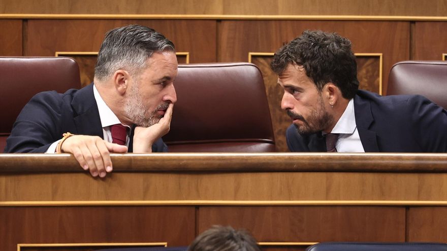 El presidente de Vox, Santiago Abascal (i), y el diputado de Vox Carlos Hernández Quero (d), durante una sesión plenaria en el Congreso de los Diputados, a 3 de septiembre de 2026, en Madrid (España). Eduardo Parra / Europa Press
