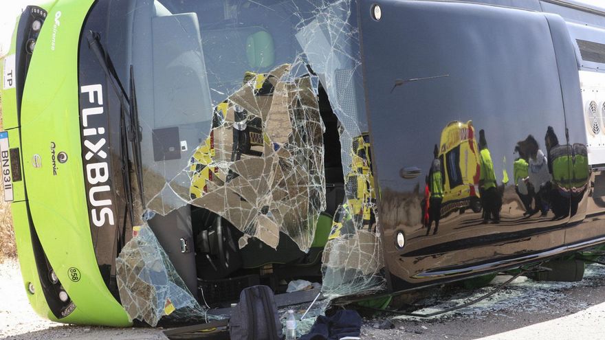 El vuelco de un autobús causa varios heridos leves en Fuentes de Oñoro (Salamanca)