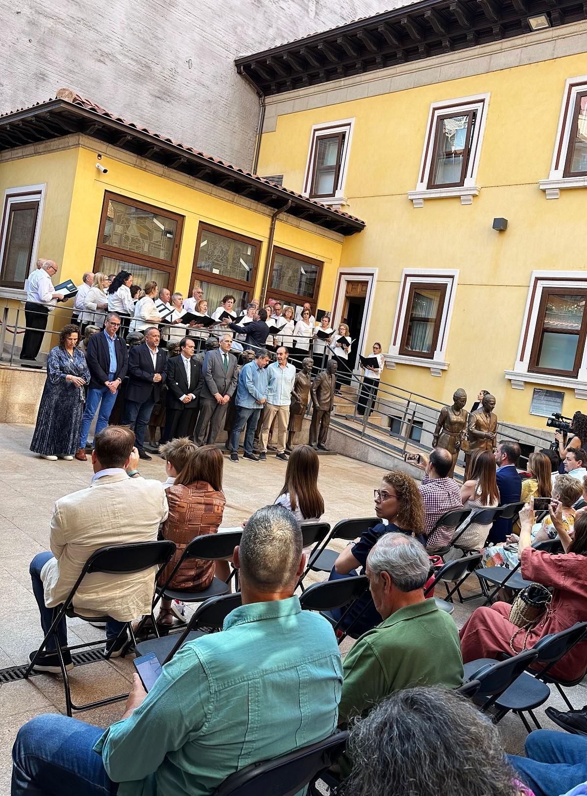 Actuación del Orfeón Leonés en el cuarto homenaje a la Emigración de la Fundación Cepa.