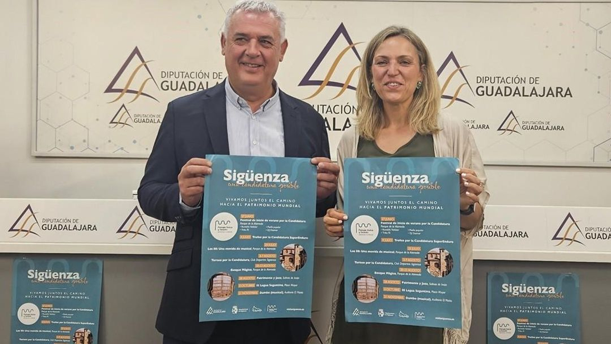 El presidente de la Diputación de Guadalajara, José Luis Vega, y la alcaldesa de Sigüenza, María Jesús Merino.