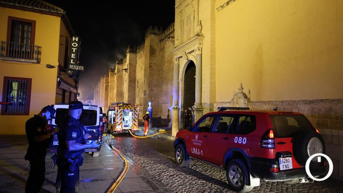 El incendio en la Mezquita de Córdoba, en imágenes
