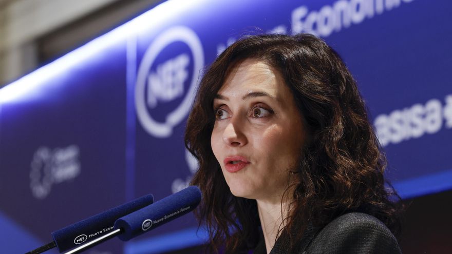 Ayuso anuncia otra rebaja de medio punto en el IRPF durante una conferencia en la que pide recortes a la universidad