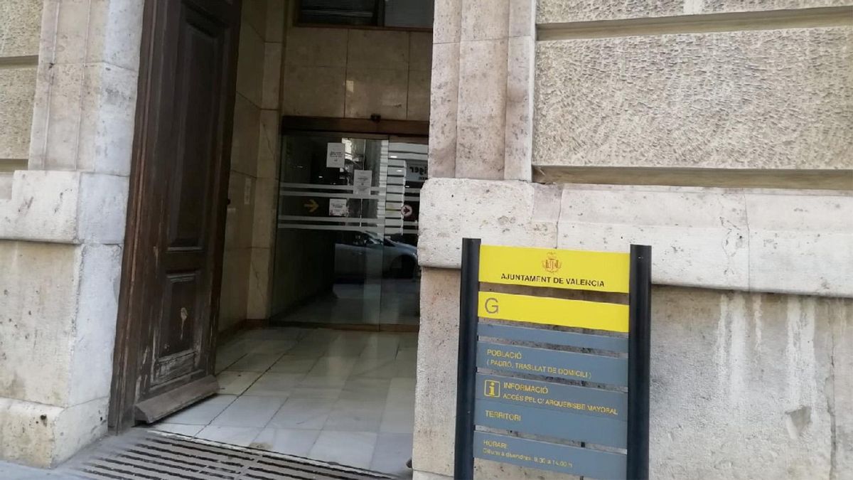 Embús en el padró de València, també 'en línia': més de 2.000 sol·licituds en cua