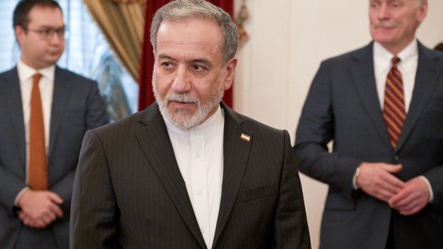 El ministro de Asuntos Exteriores de Irán, Abbas Araghchi, durante una reunión con el presidente de Rusia, Vladimir Putin.