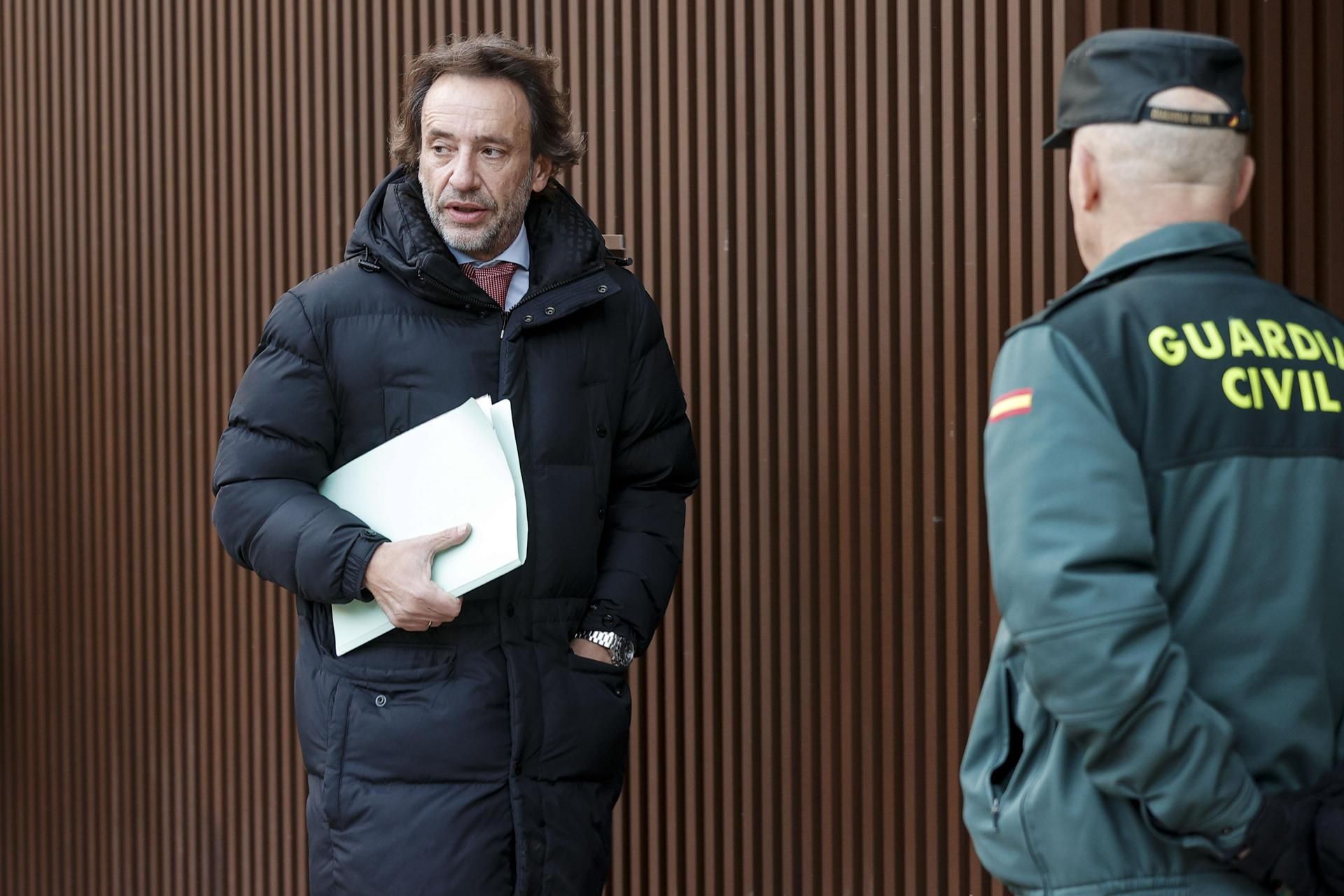 José Manuel Cuenca, exjefe de gabinete de Mazón, accede al Palacio de Justicia de Catarroja.