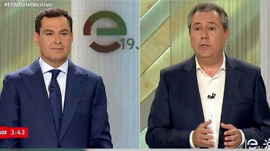 Juan Espadas se dirige a Juan Manuel Moreno en el debate.