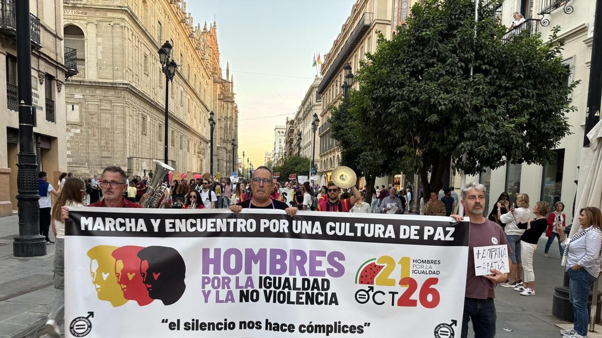 Hombres por la Igualdad vuelve a recorrer las calles de Sevilla contra la violencia machista: "El silencio nos hace cómplices"