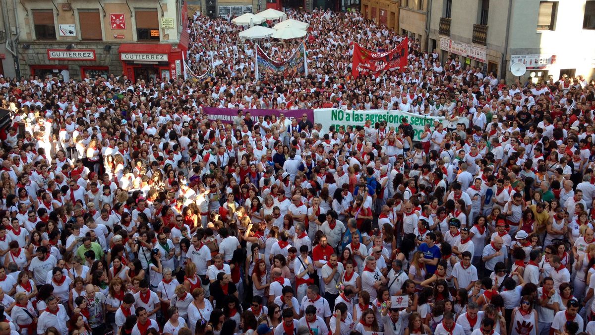Este era el aspecto de la plaza del Ayuntamiento durante un concentración anterior contra las agresiones sexistas.