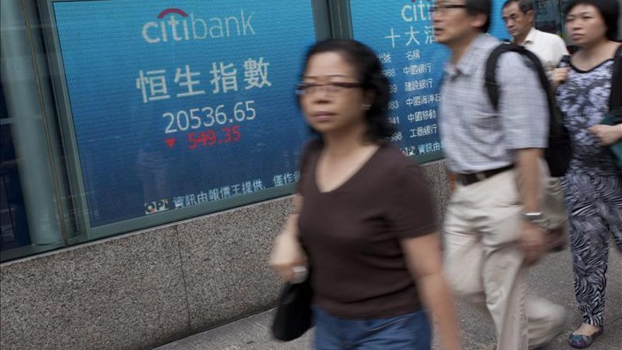 El índice Hang Seng baja el 2,52 por ciento, o 528,72 puntos a media sesión