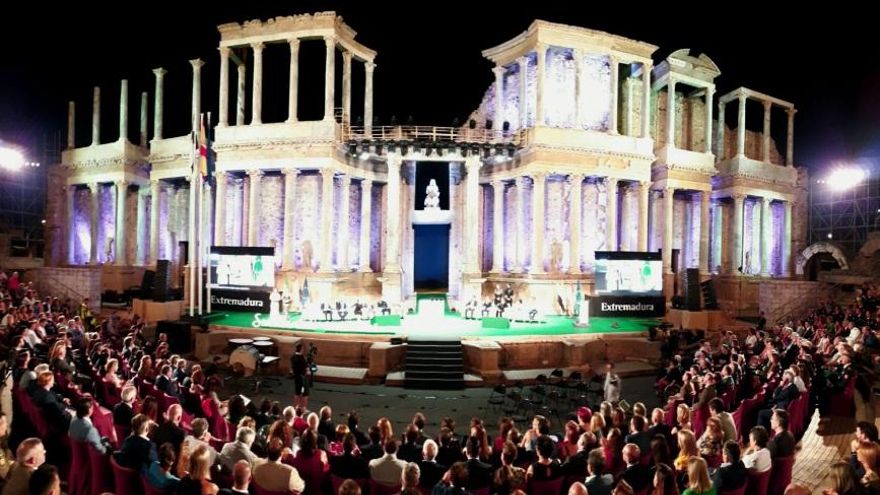 Medallas de Extremadura 2024: el chef José Pizarro, el atleta Álvaro Martín, la académica Asunción Gómez y las Josefinas de Plasencia