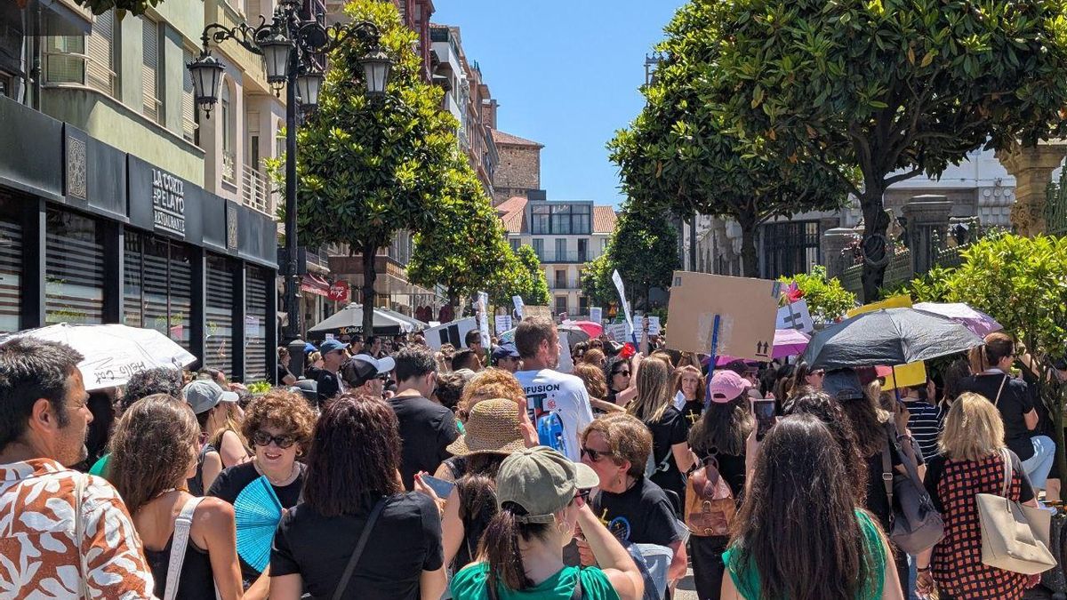 Manifestación ante la Junta General del Principado de Asturias
