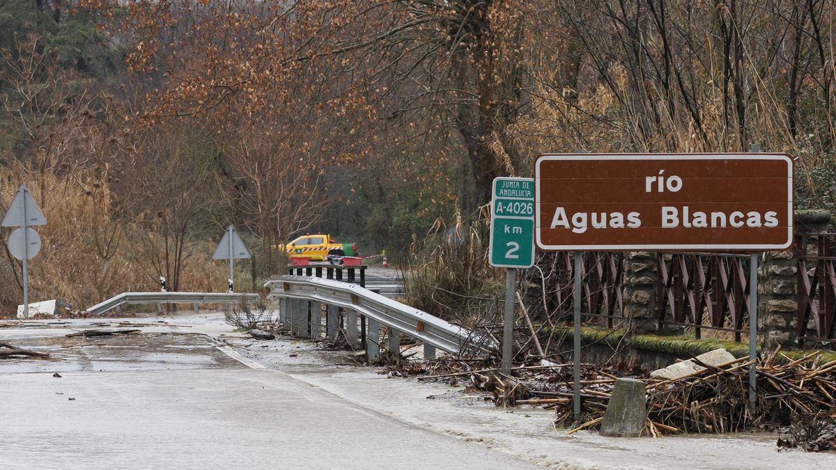 Aguas Blancas, la pedanía de Granada aislada por la borrasca sin solución inminente: "Nos quedamos sin víveres"